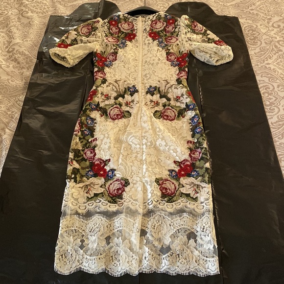 Runway Dolce&Gabbana Embroidered laced dress. - Picture 8 of 10